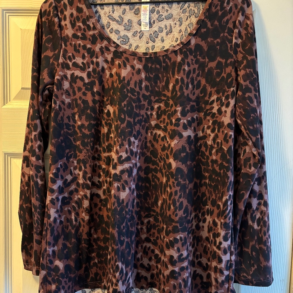 Lularoe Lynnae Long-sleeve Top Leopard Print Size M